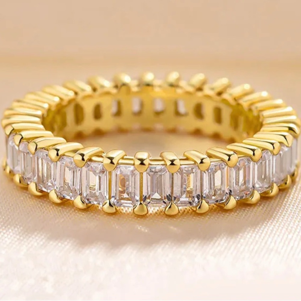 Maxine Gold fabulous emerald cut band